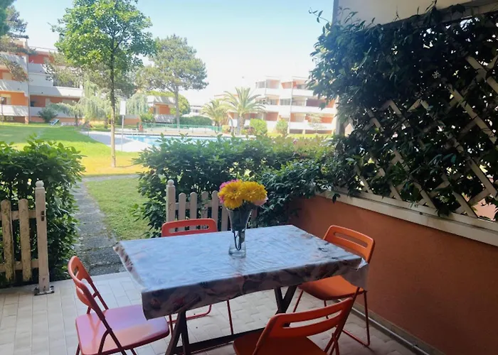 With Direct Access To The Pool Daire *