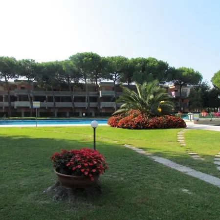 With Direct Access To The Pool